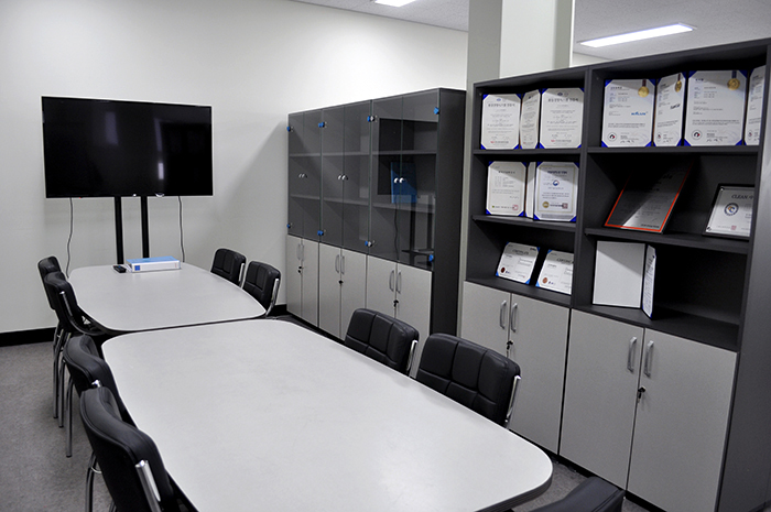 하이플럭스, 대덕테크노밸리로 본사 및 공장 신축 확장 이전 - 회의실 내부 175d42441ffe9b8335d5e04480841470_1539657602_5697.jpg